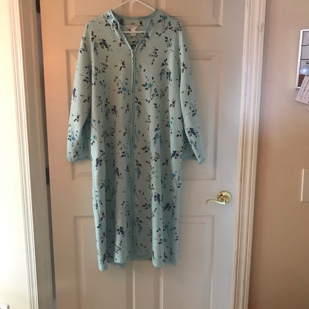 ADONNA 2XL ladies zip-front robe with side pockets